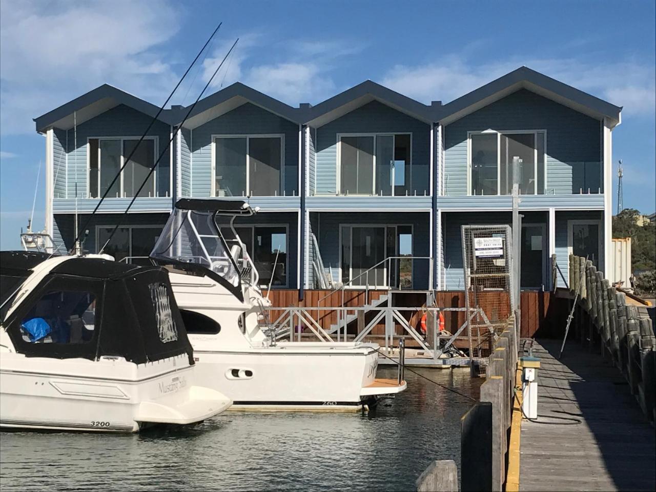 Marina View Chalets แมนดูราห์ ภายนอก รูปภาพ